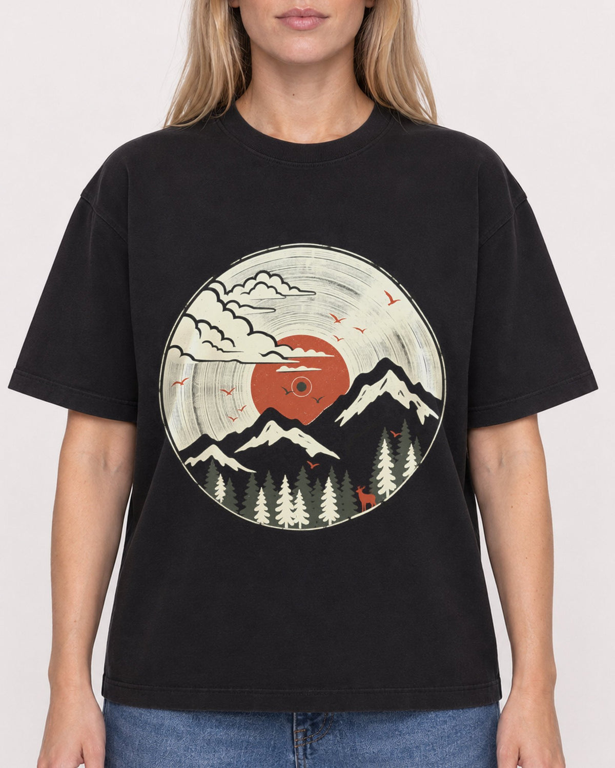 Mockup Boxy Heavyweight Tee Black female close-up 08