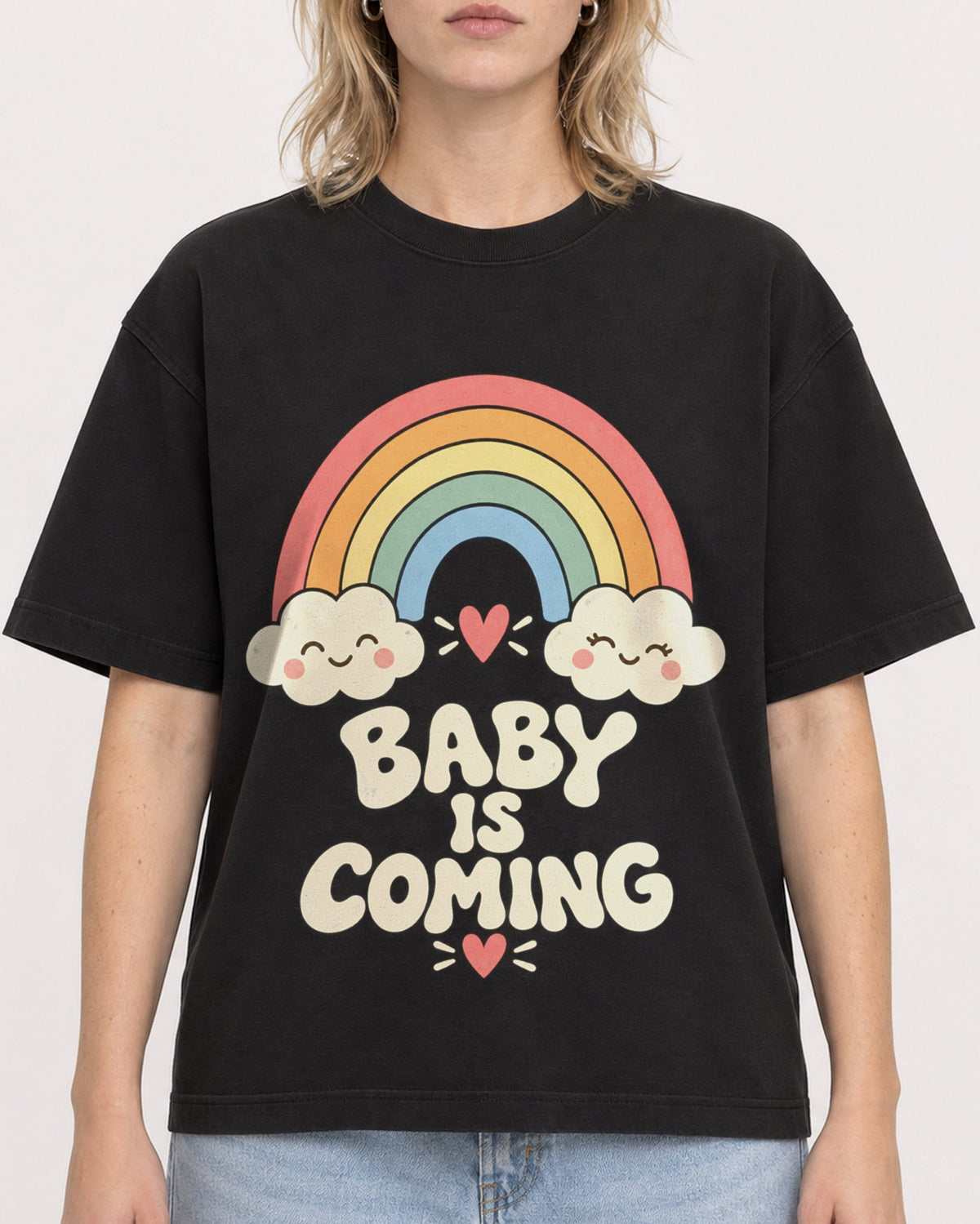 Mockup Boxy Heavyweight Tee Black female close-up 19