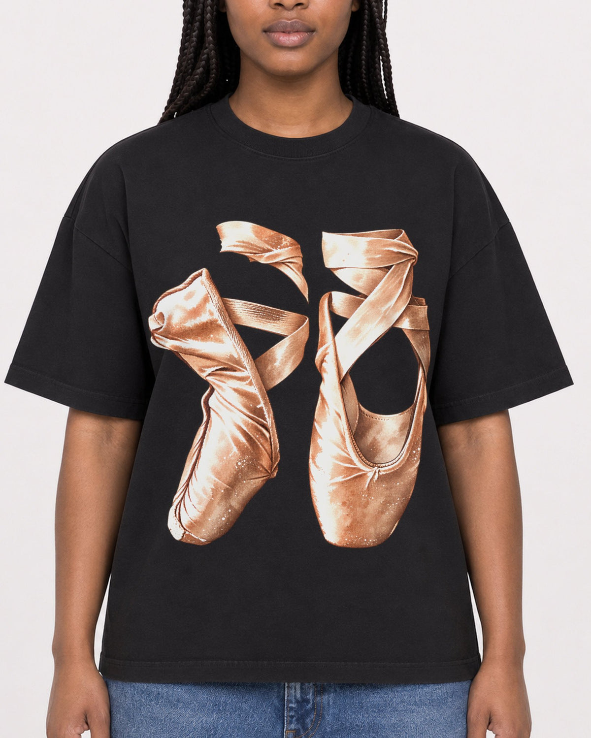 Mockup Boxy Heavyweight Tee Black female close-up 04