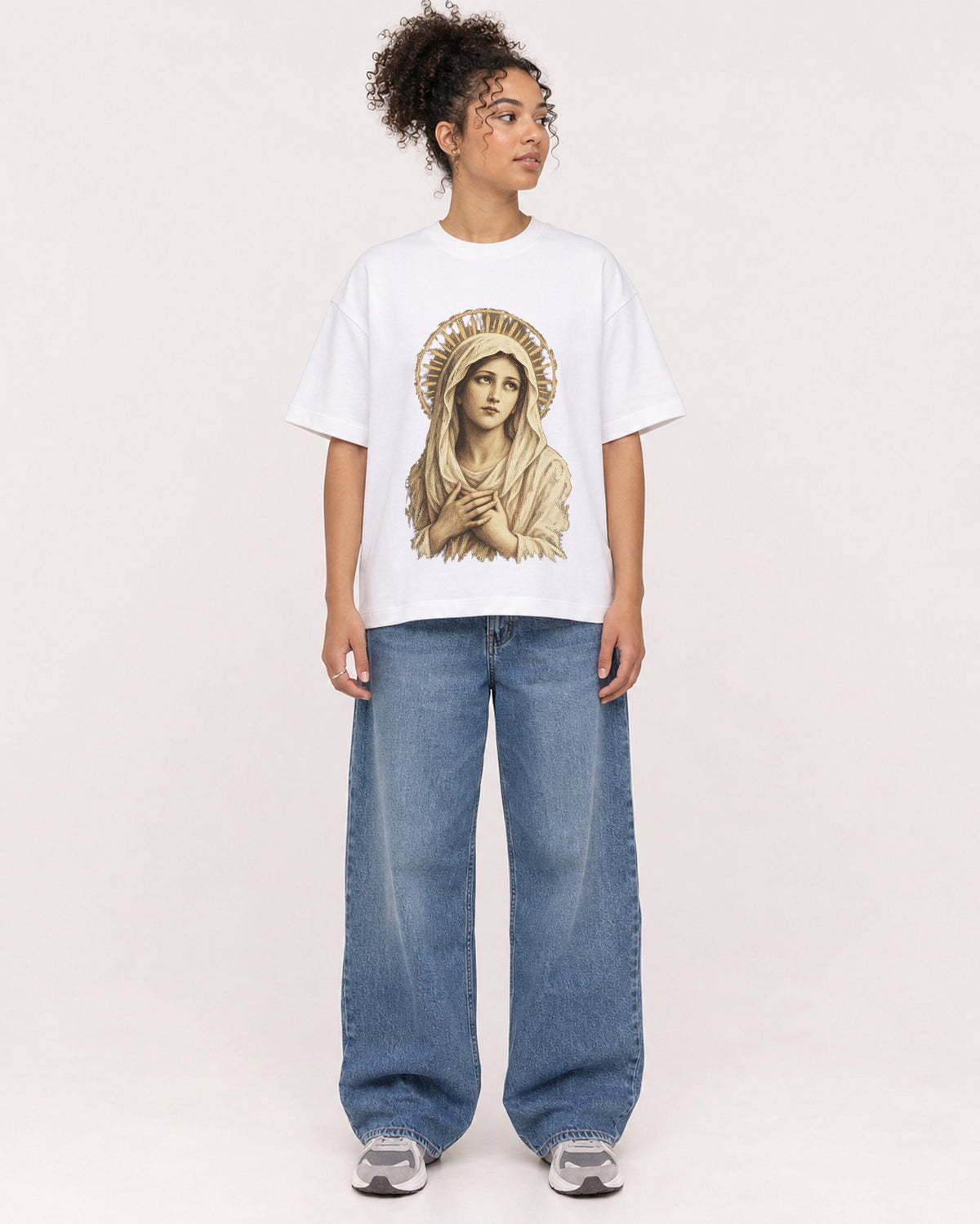 Mockup Boxy Heavyweight Tee White female full-body 20