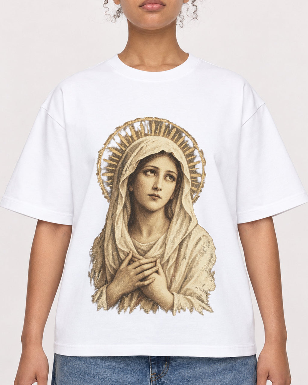 Mockup Boxy Heavyweight Tee White female close-up 20