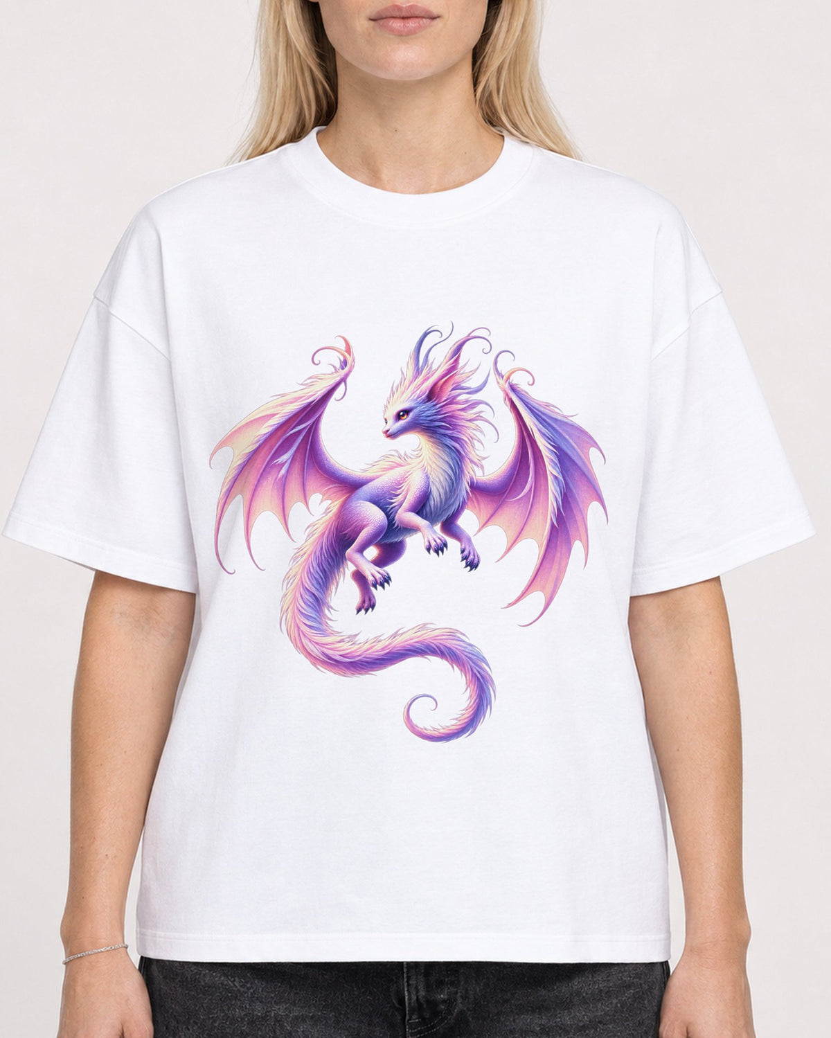 Mockup Boxy Heavyweight Tee White female close-up 08
