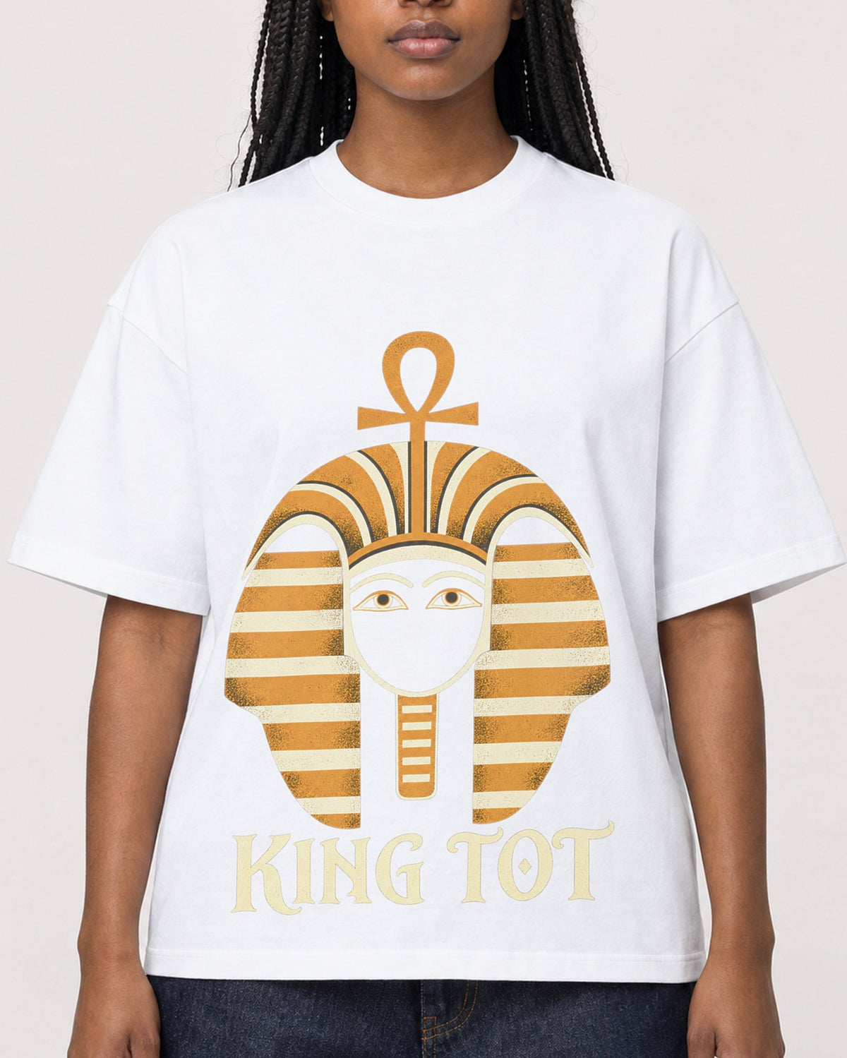 Mockup Boxy Heavyweight Tee White female close-up 04
