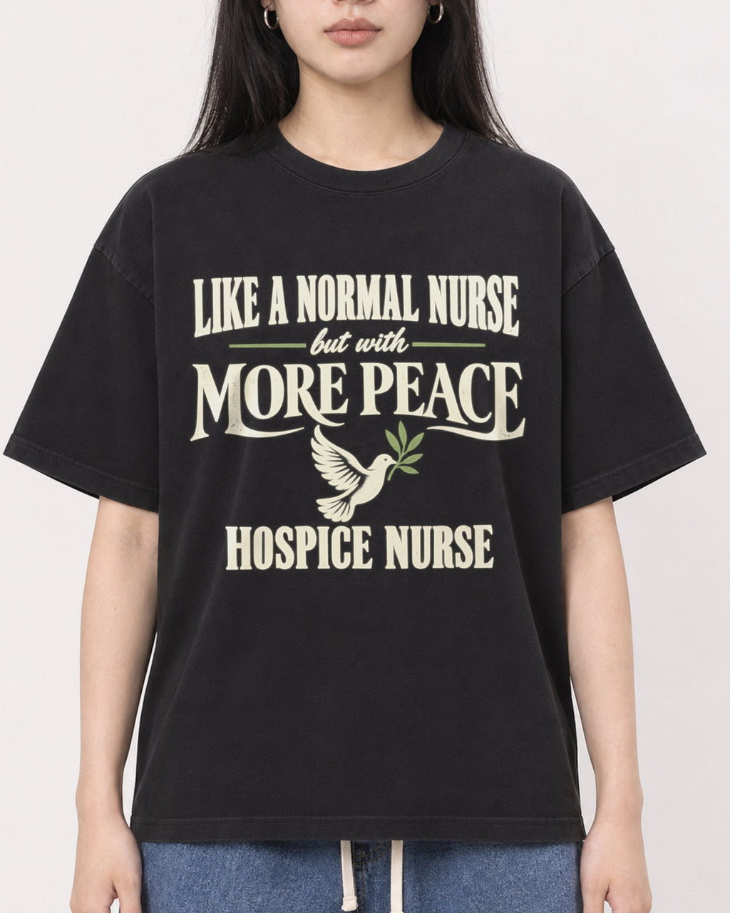 Mockup Boxy Heavyweight Tee Black female close-up 01