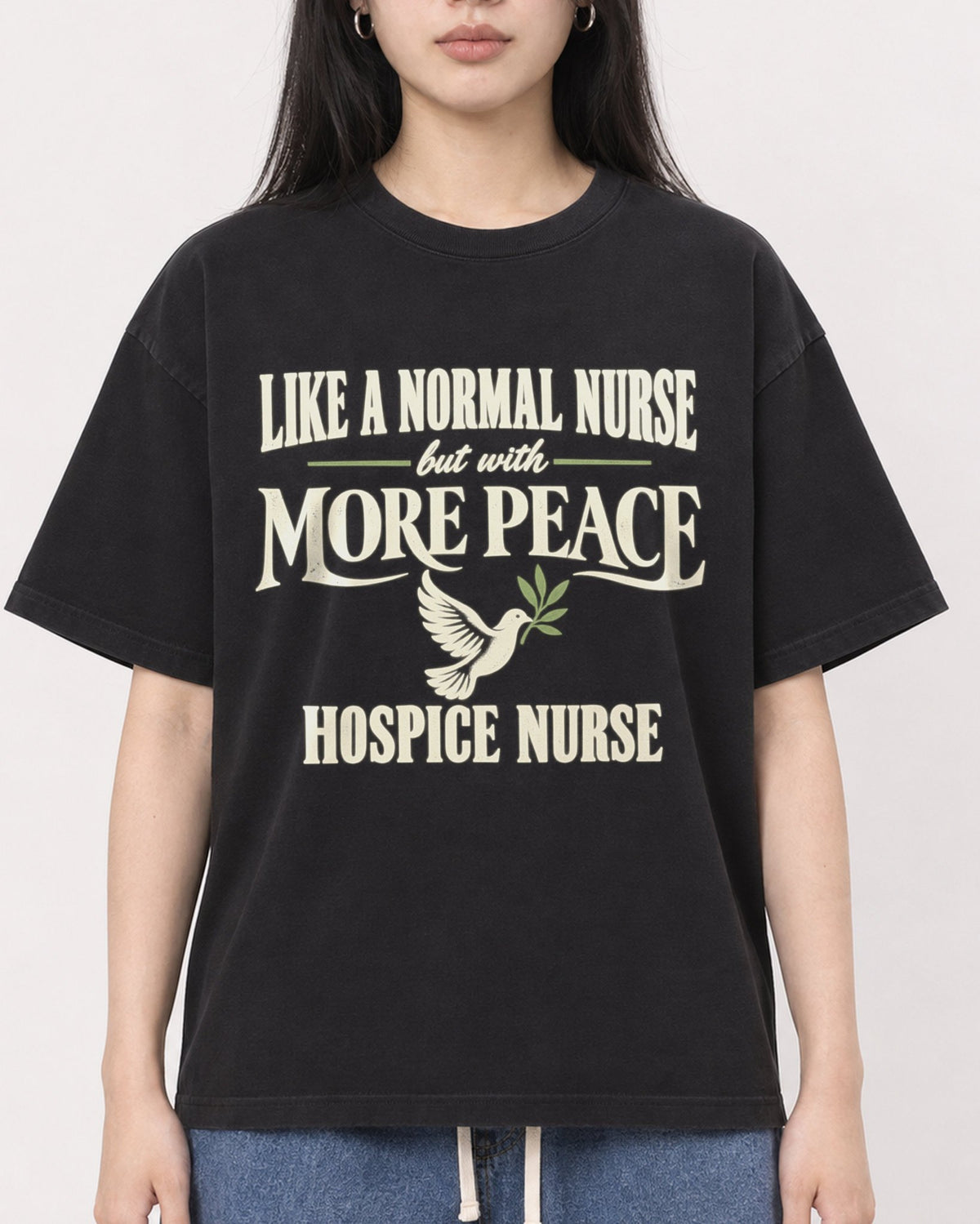 Mockup Boxy Heavyweight Tee Black female close-up 01