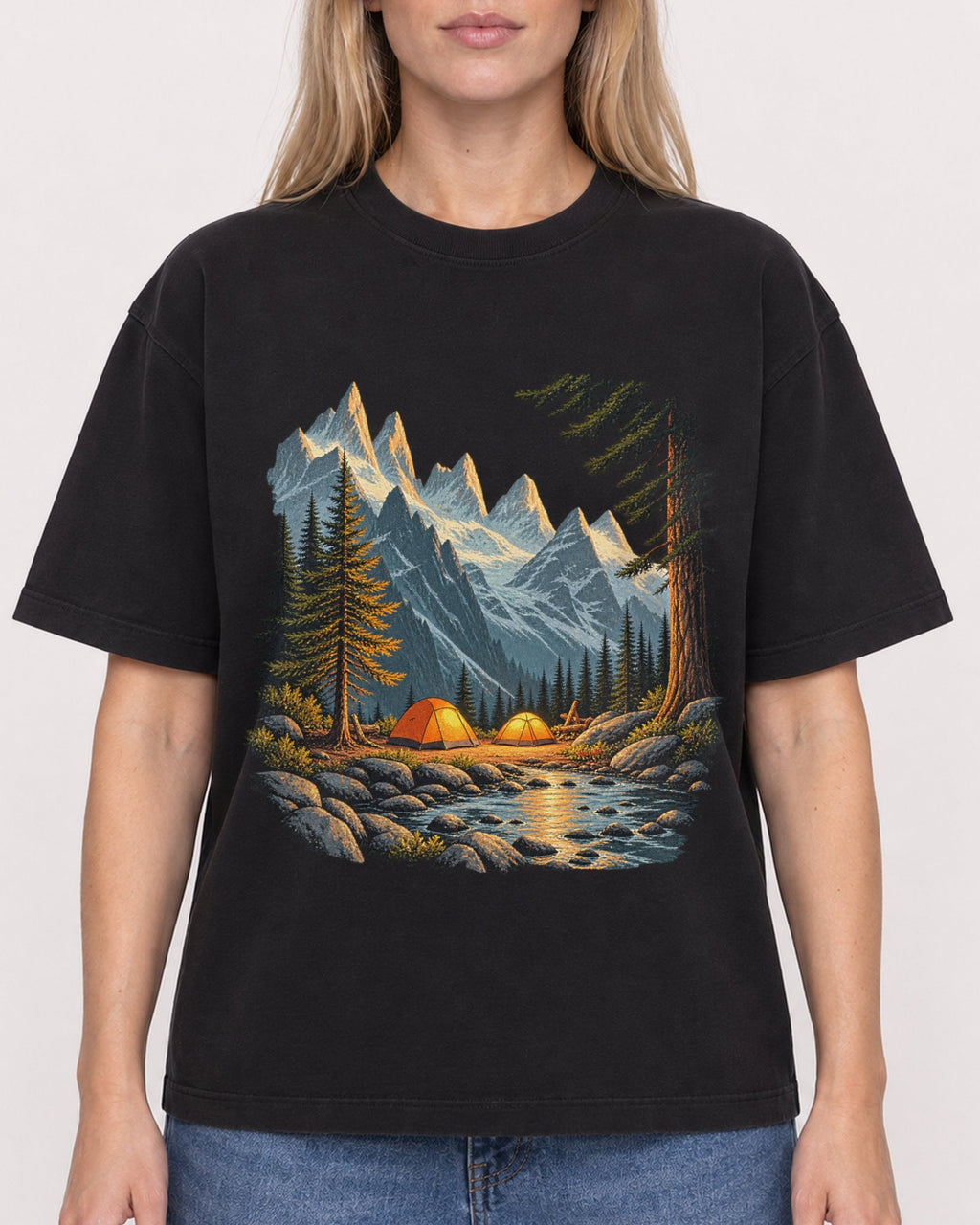 Mockup Boxy Heavyweight Tee Black female close-up 08