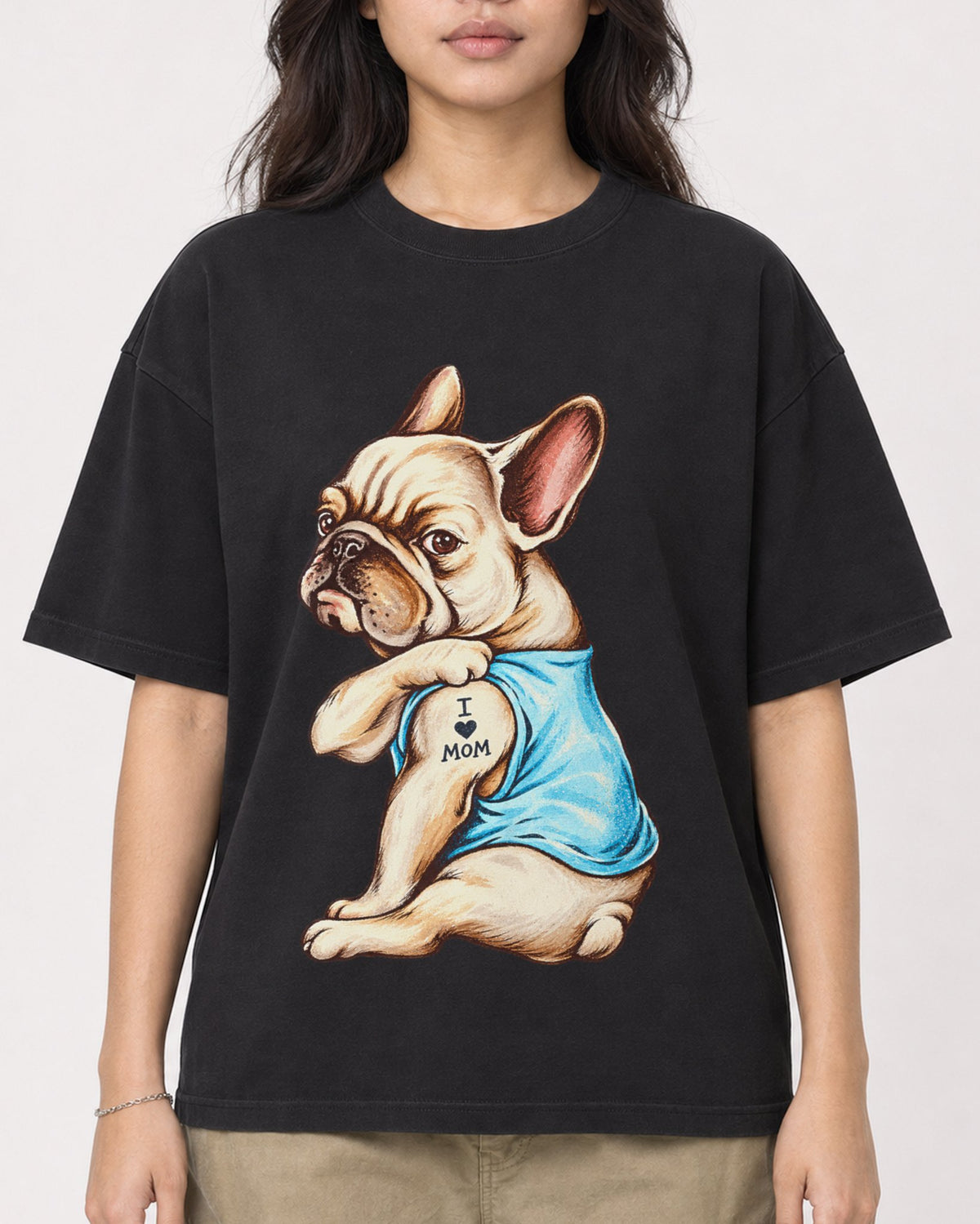 Mockup Boxy Heavyweight Tee Black female close-up 02