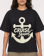 Mockup Boxy Heavyweight Tee Black female close-up 06