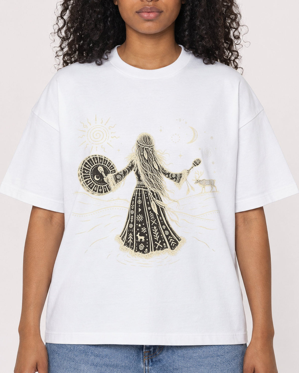 Mockup Boxy Heavyweight Tee White female close-up 05