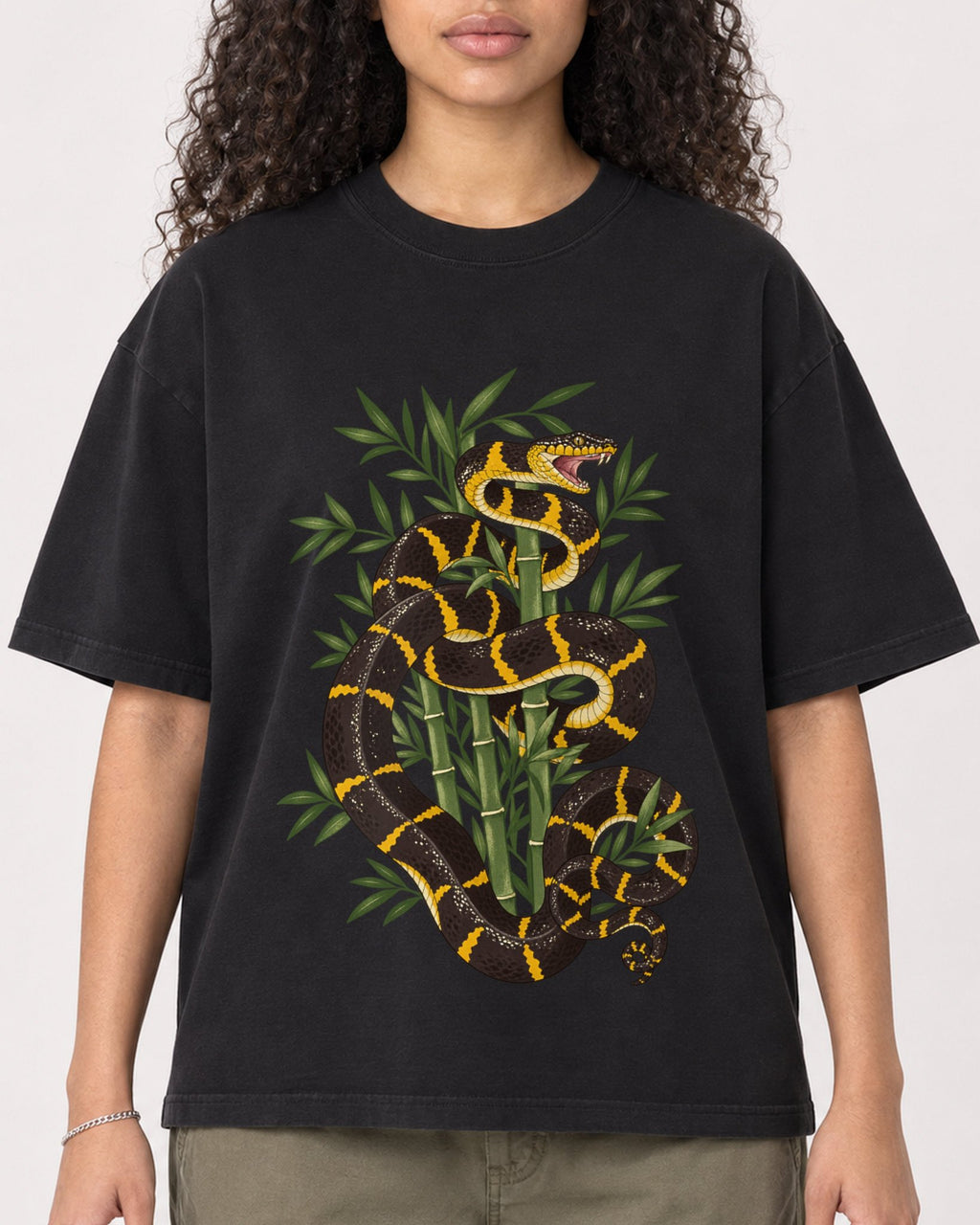 Mockup Boxy Heavyweight Tee Black female close-up 10