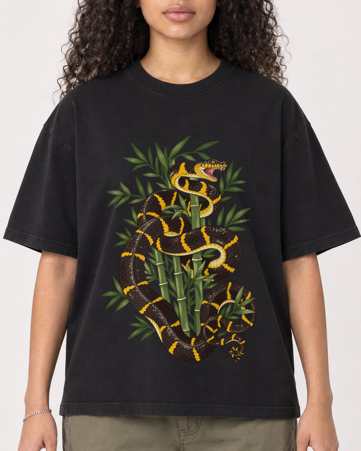 Mockup Boxy Heavyweight Tee Black female close-up 10