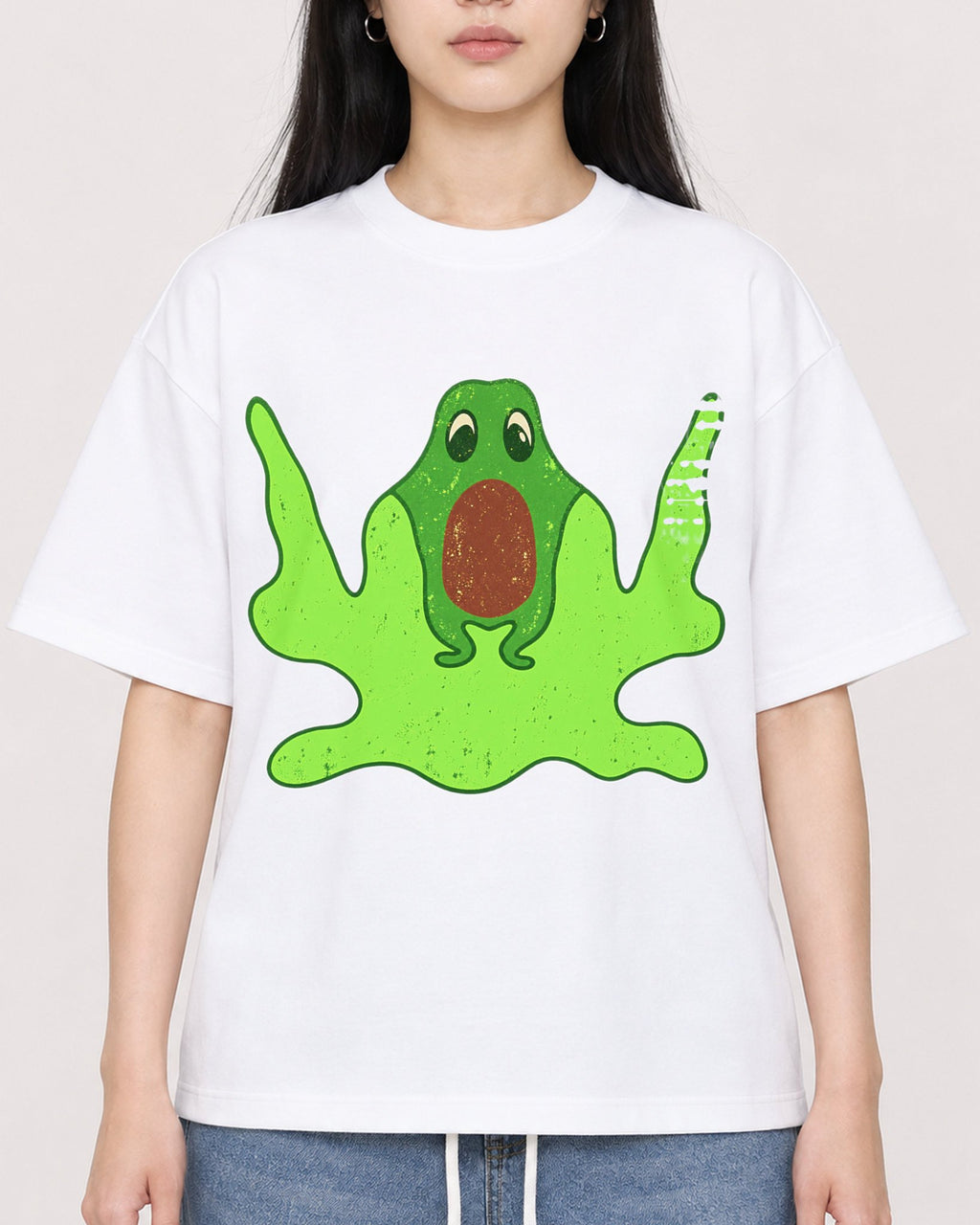 Mockup Boxy Heavyweight Tee White female close-up 01