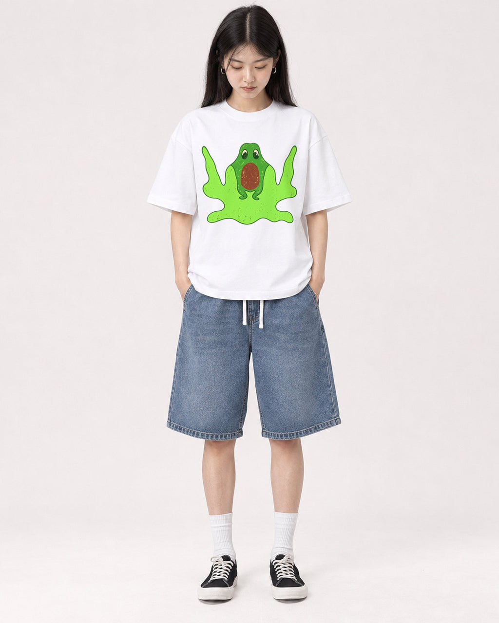 Mockup Boxy Heavyweight Tee White female full-body 01