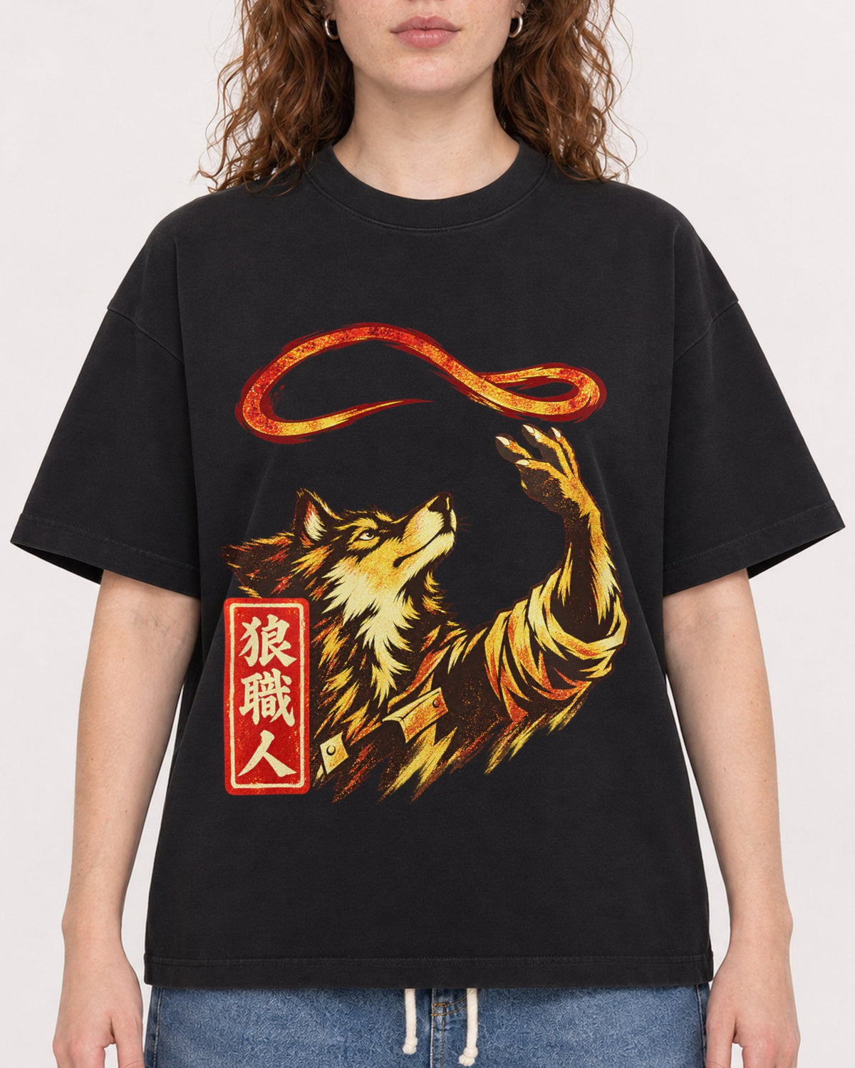 Mockup Boxy Heavyweight Tee Black female close-up 09
