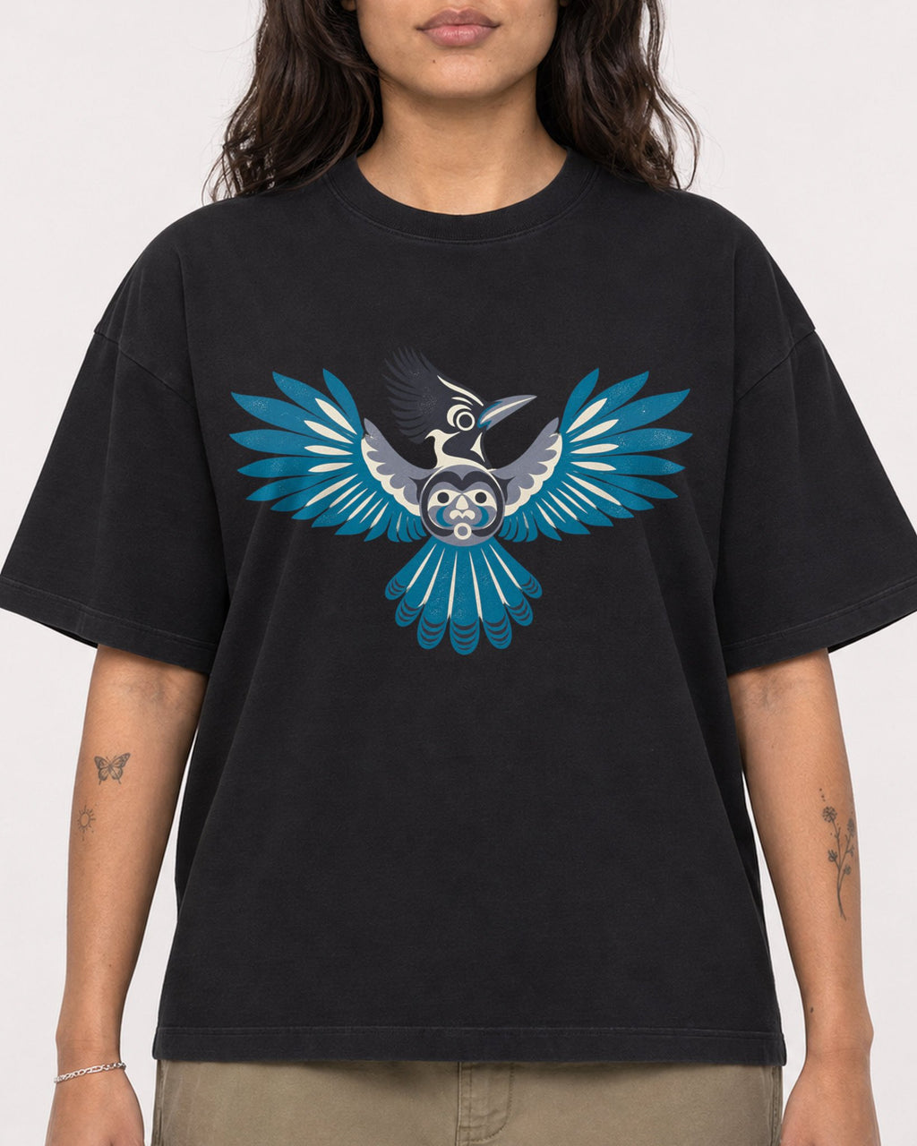 Mockup Boxy Heavyweight Tee Black female close-up 06