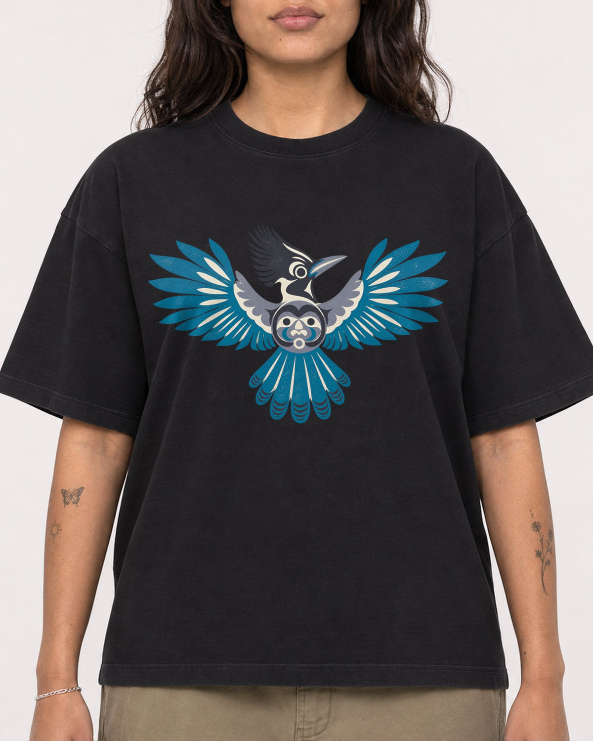 Mockup Boxy Heavyweight Tee Black female close-up 06