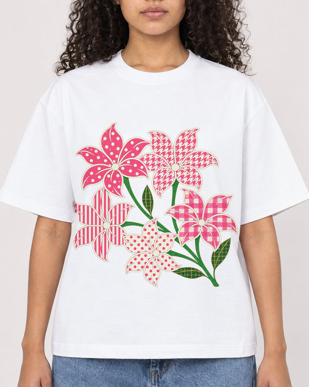 Mockup Boxy Heavyweight Tee White female close-up 10