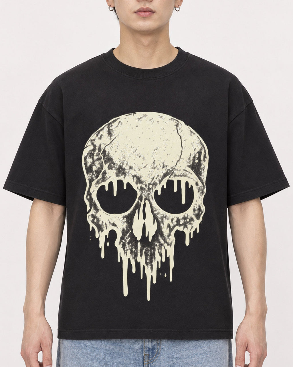 Mockup Boxy Heavyweight Tee Black male close-up 01