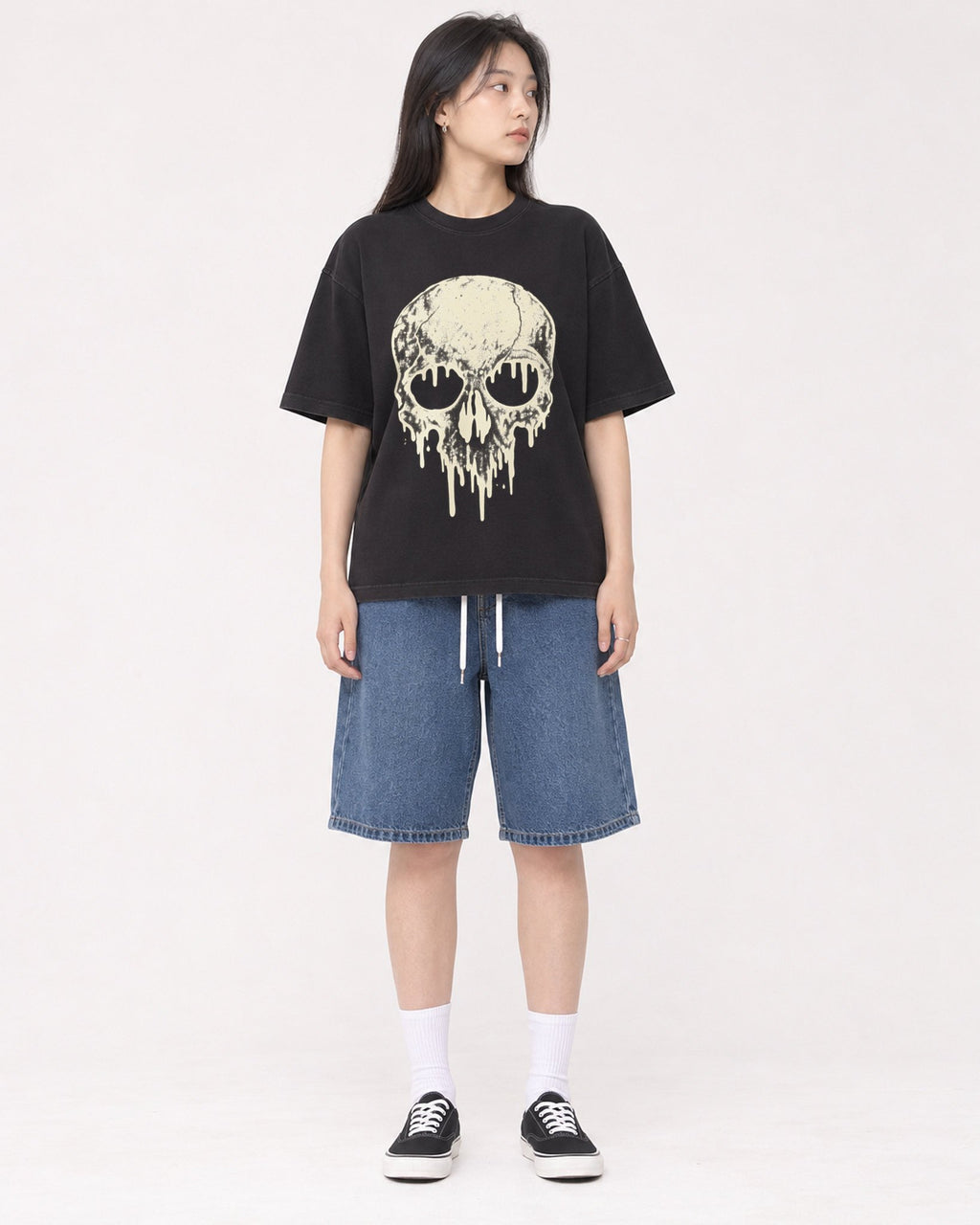 Mockup Boxy Heavyweight Tee Black female full-body 01
