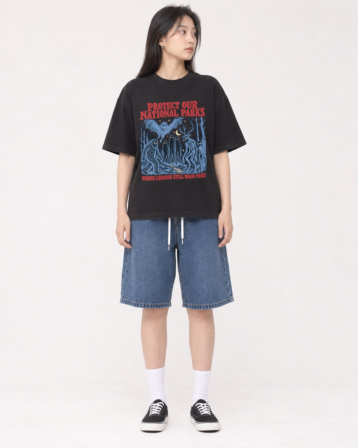 Mockup Boxy Heavyweight Tee Black female full-body 01