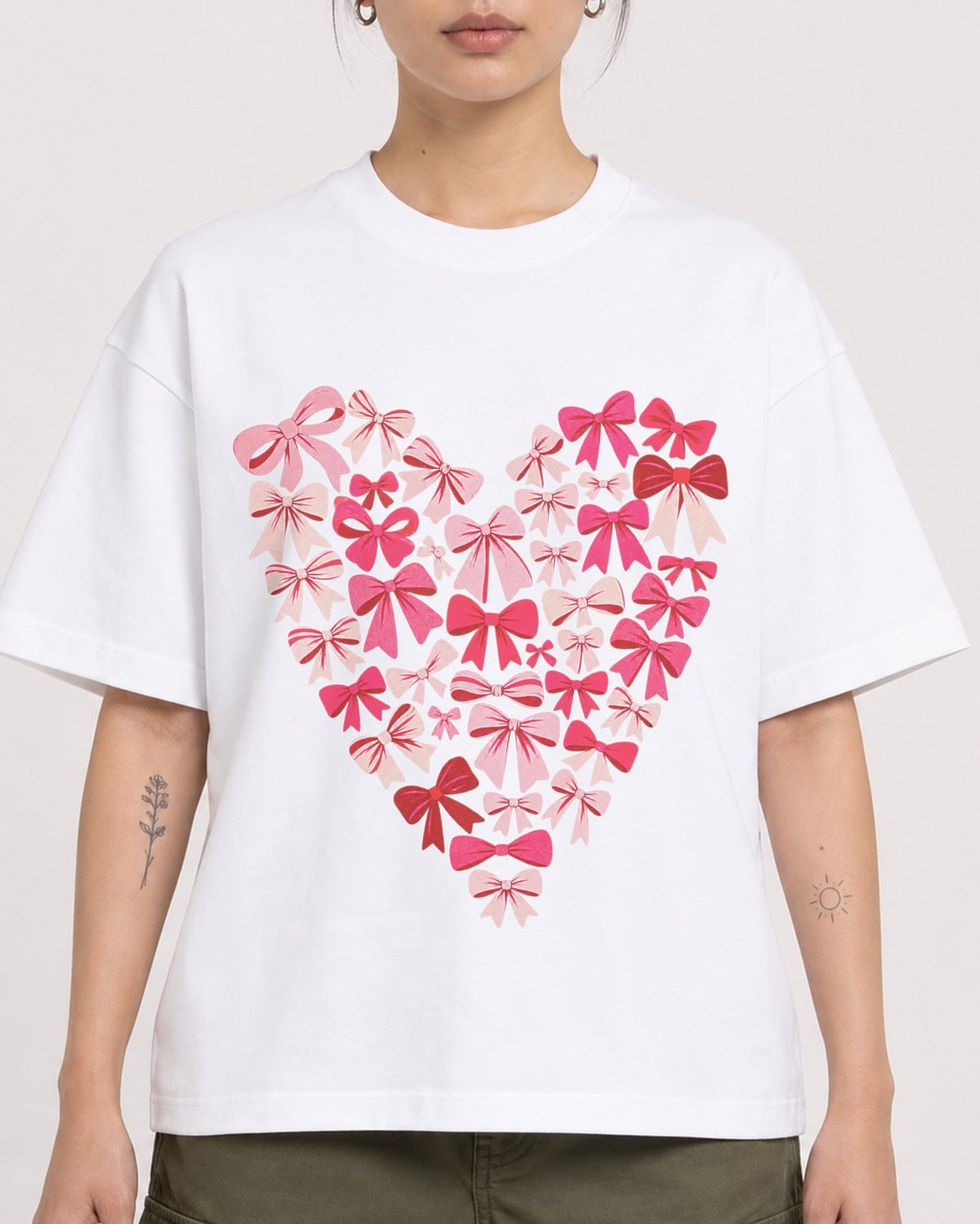 Mockup Boxy Heavyweight Tee White female close-up 12