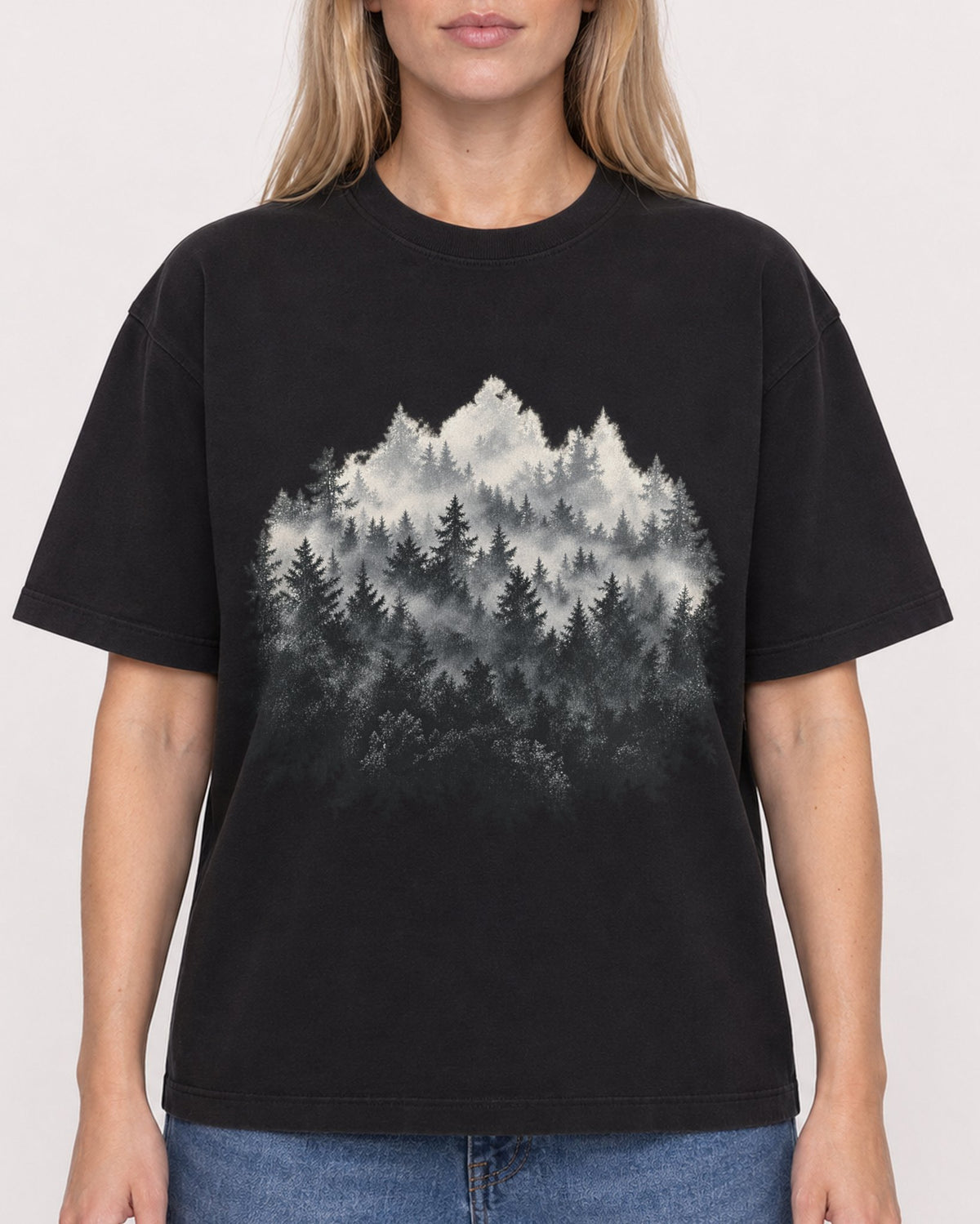 Mockup Boxy Heavyweight Tee Black female close-up 08