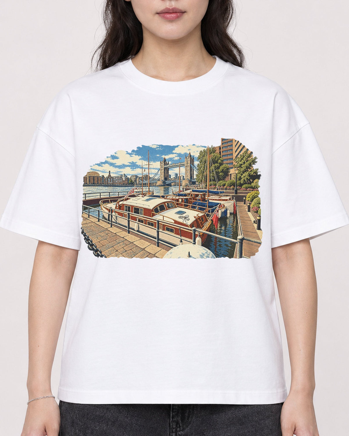 Mockup Boxy Heavyweight Tee White female close-up 03