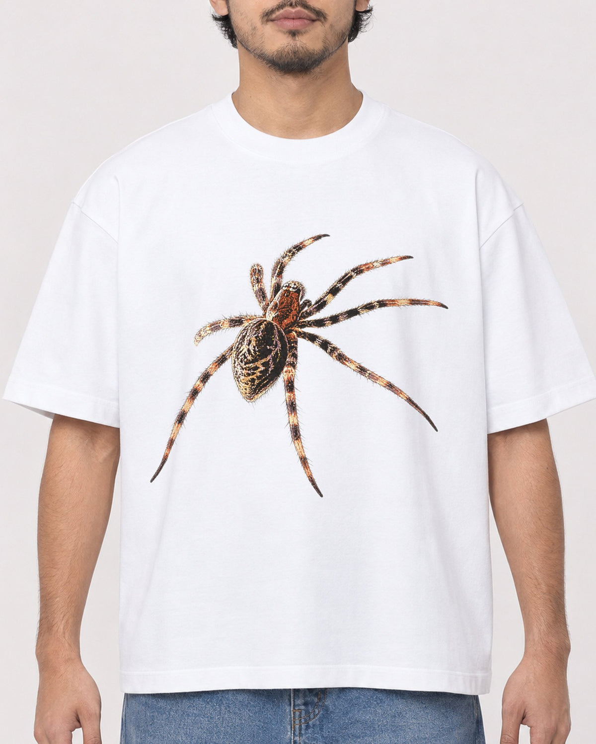 Mockup Boxy Heavyweight Tee White male close-up 02