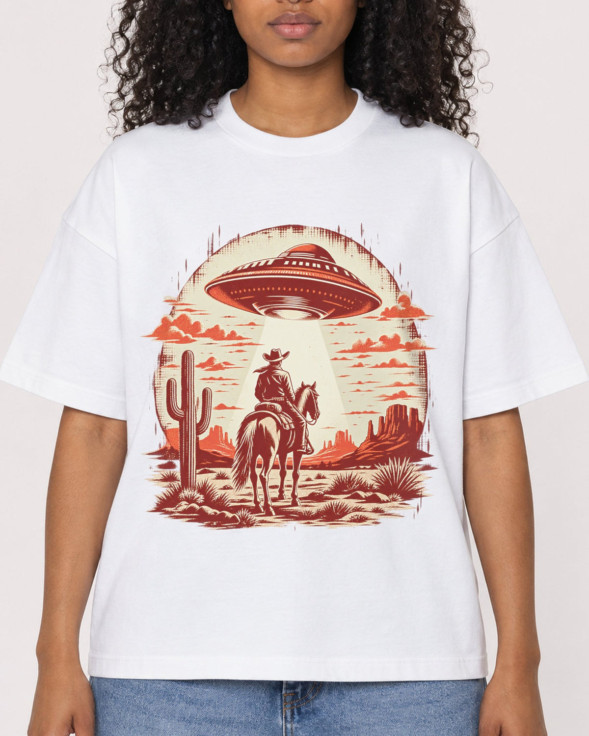 Mockup Boxy Heavyweight Tee White female close-up 05