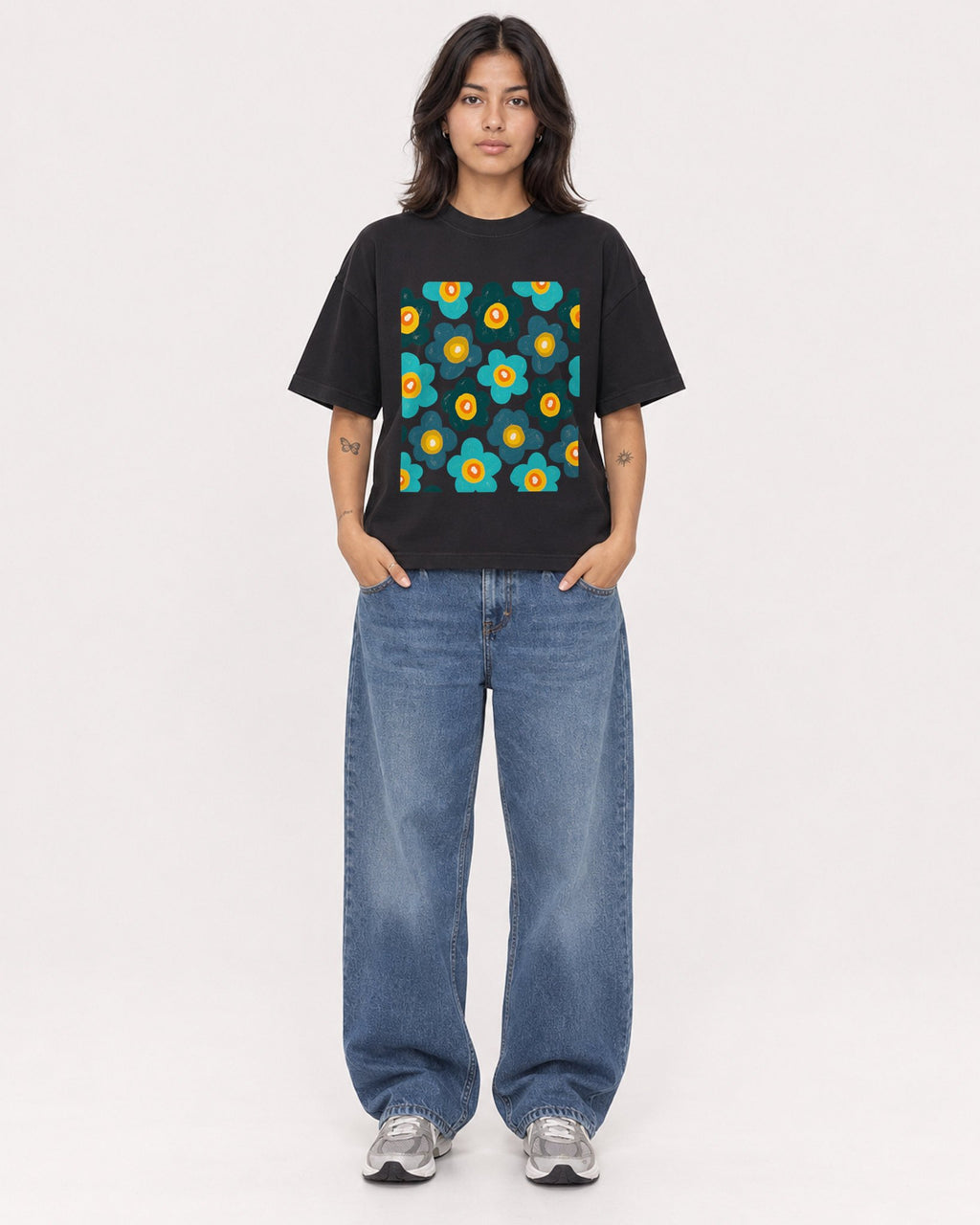 Mockup Boxy Heavyweight Tee Black female full-body 36