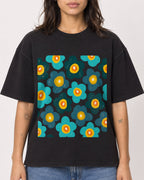 Mockup Boxy Heavyweight Tee Black female close-up 36