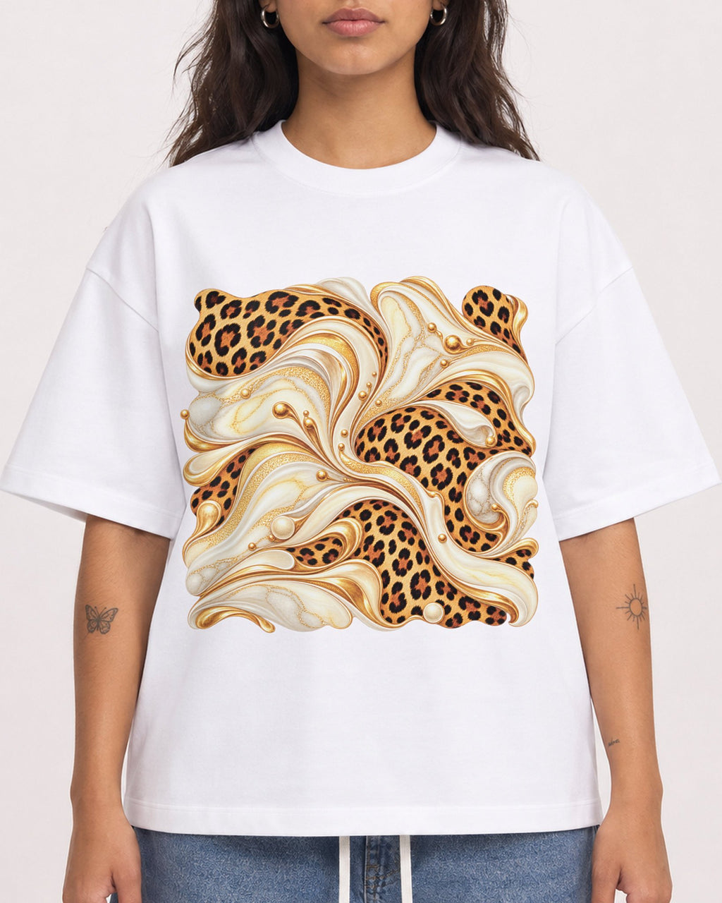 Mockup Boxy Heavyweight Tee White female close-up 06