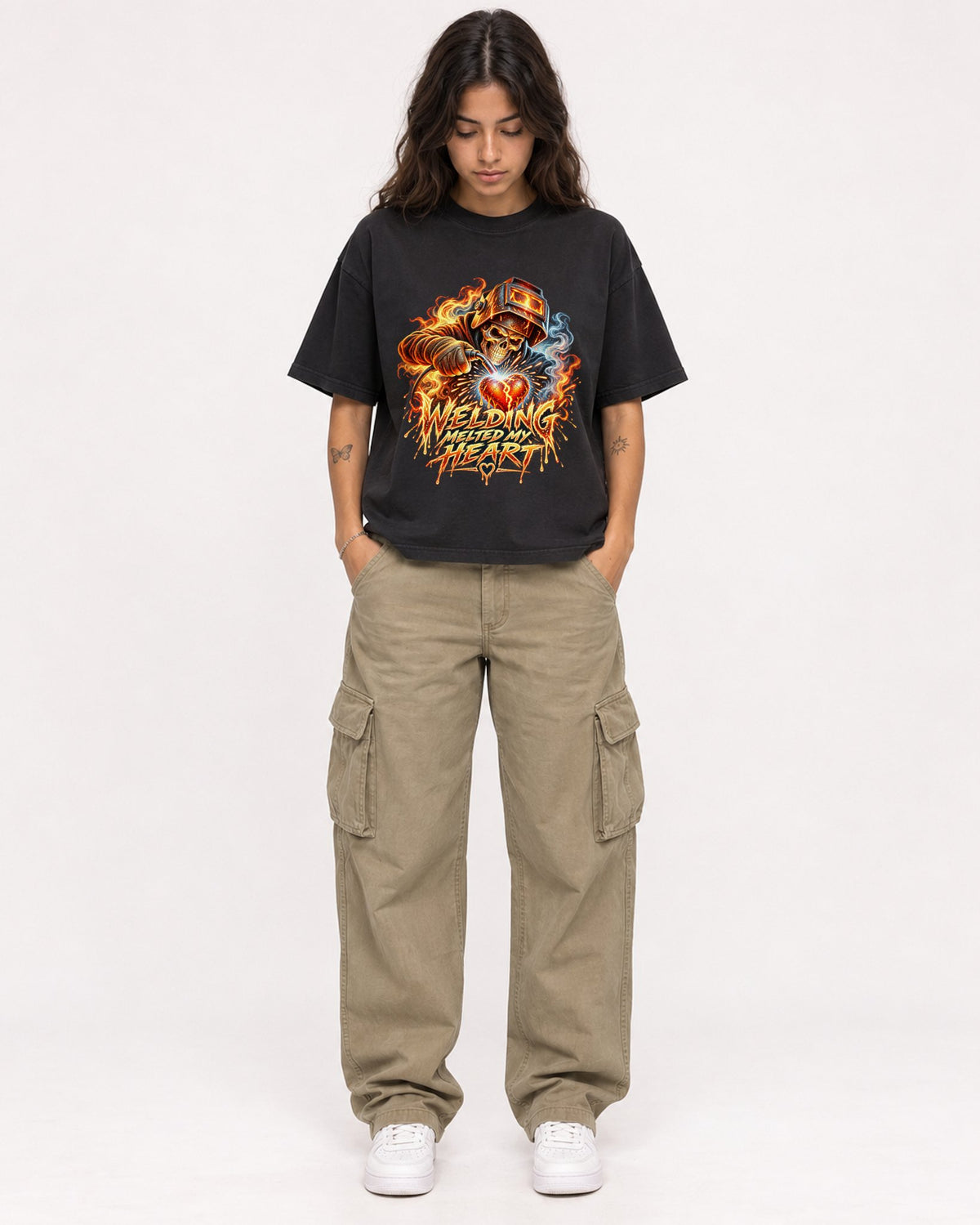 Mockup Boxy Heavyweight Tee Black female full-body 06
