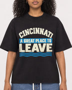 Mockup Boxy Heavyweight Tee Black female close-up 05