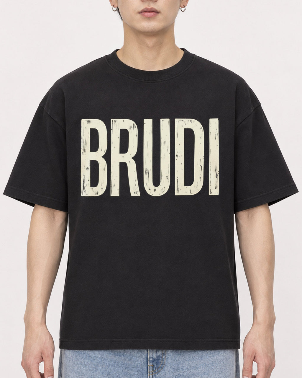 Mockup Boxy Heavyweight Tee Black male close-up 01