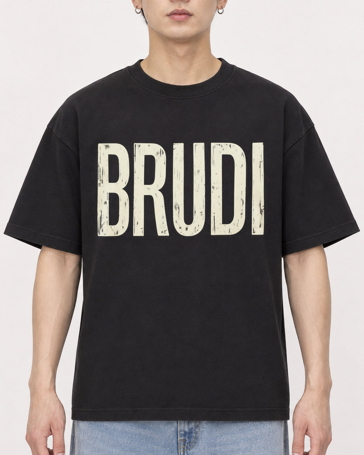 Mockup Boxy Heavyweight Tee Black male close-up 01