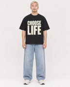 Mockup Boxy Heavyweight Tee Black male full-body 33