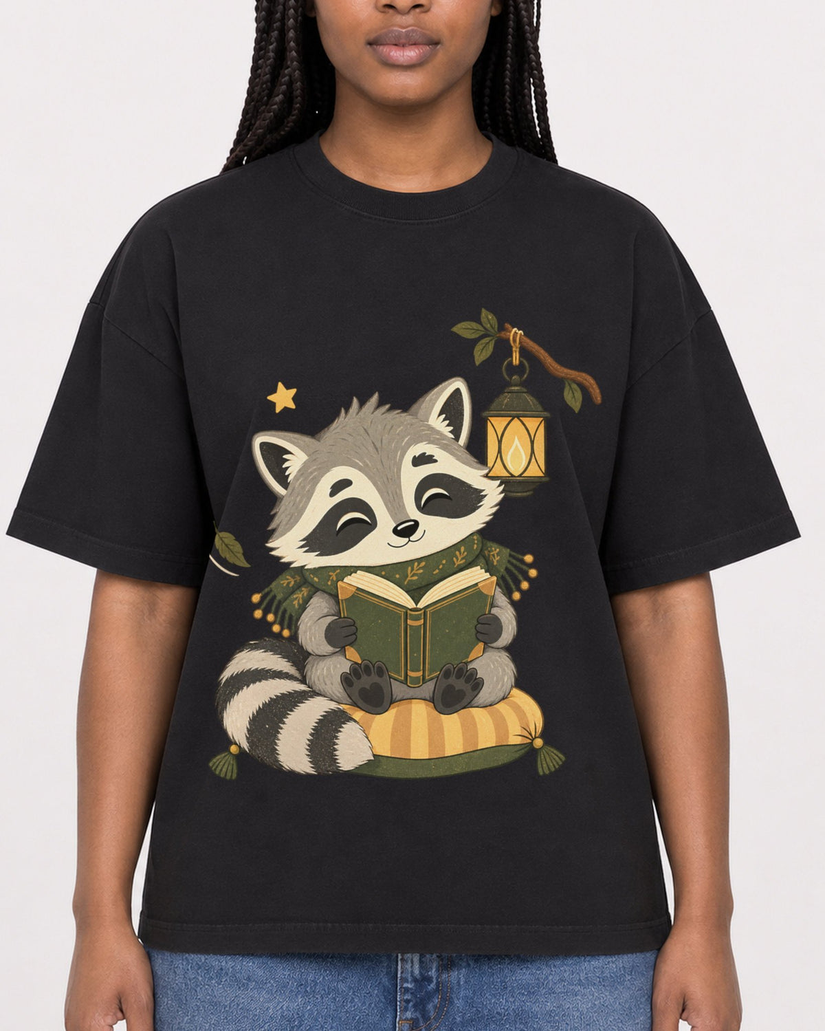 Mockup Boxy Heavyweight Tee Black female close-up 04