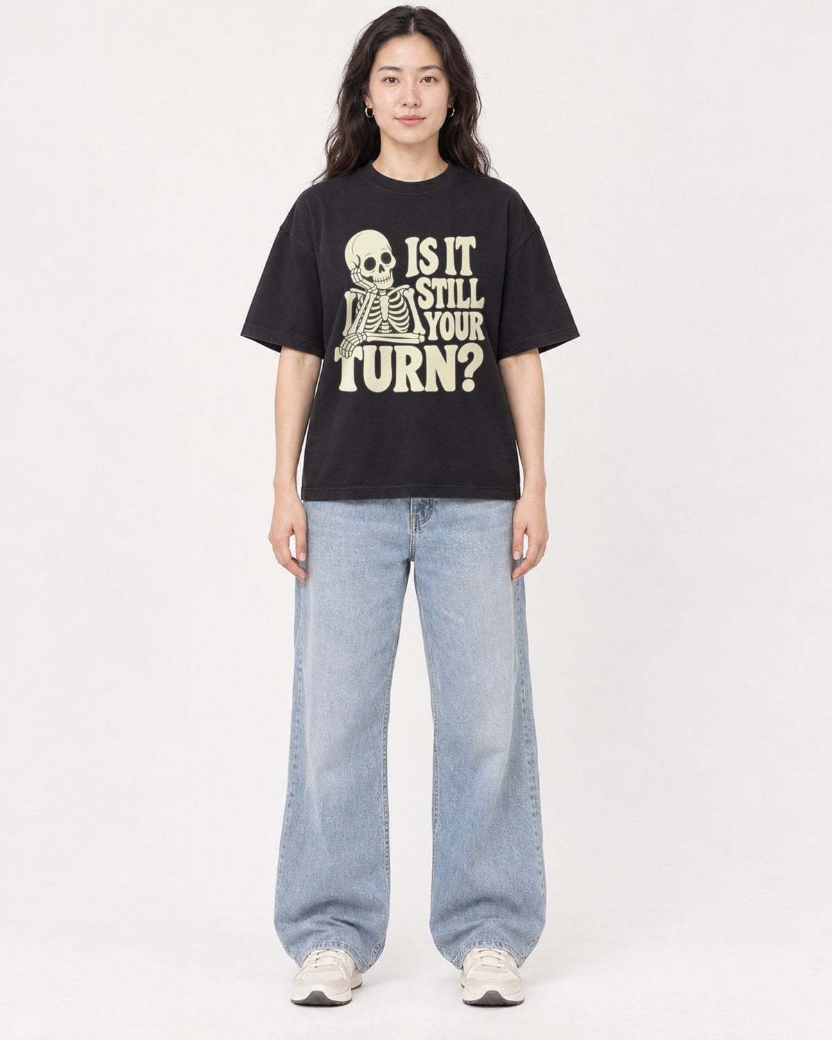 Mockup Boxy Heavyweight Tee Black female full-body 03