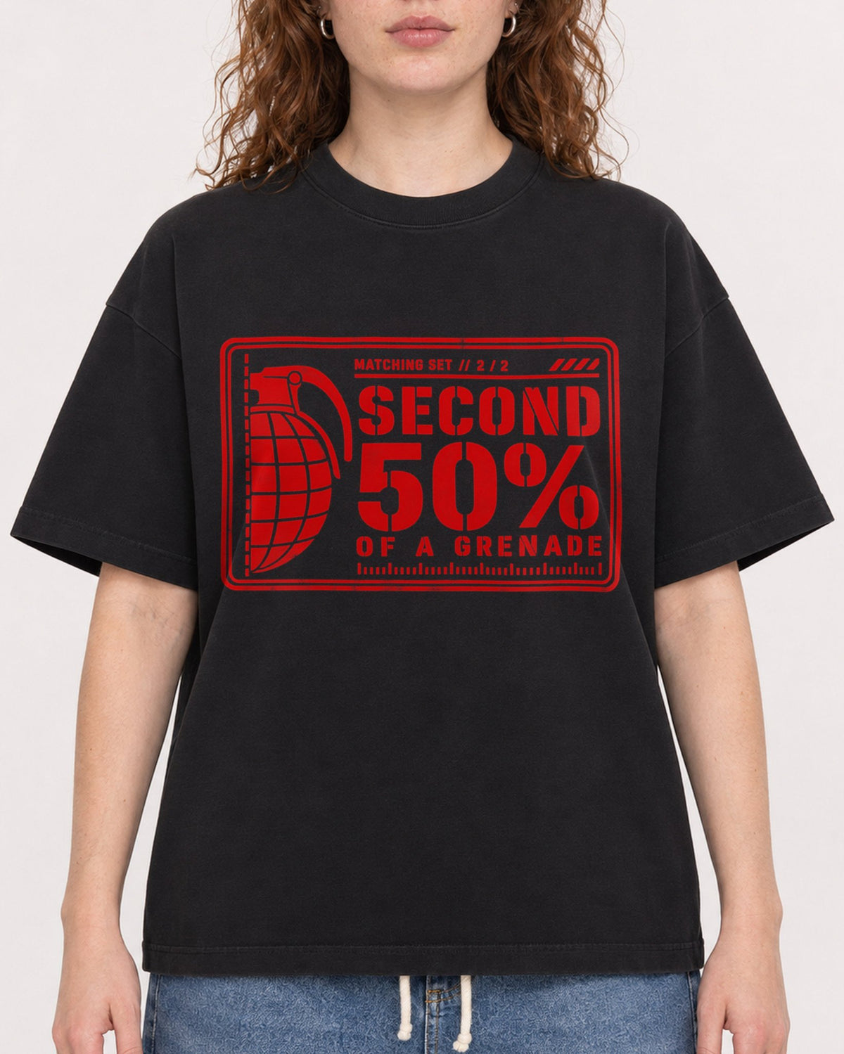 Mockup Boxy Heavyweight Tee Black female close-up 09