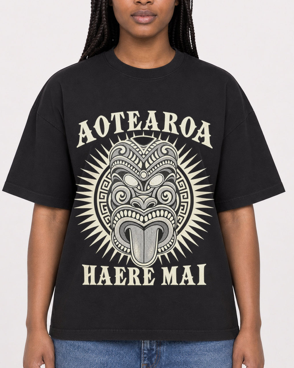 Mockup Boxy Heavyweight Tee Black female close-up 04