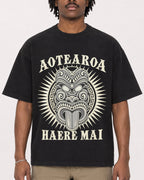 Mockup Boxy Heavyweight Tee Black male close-up 04