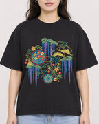Mockup Boxy Heavyweight Tee Black female close-up 03