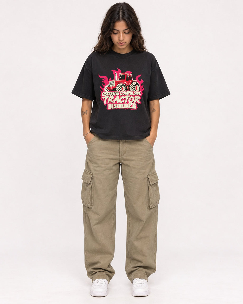 Mockup Boxy Heavyweight Tee Black female full-body 06