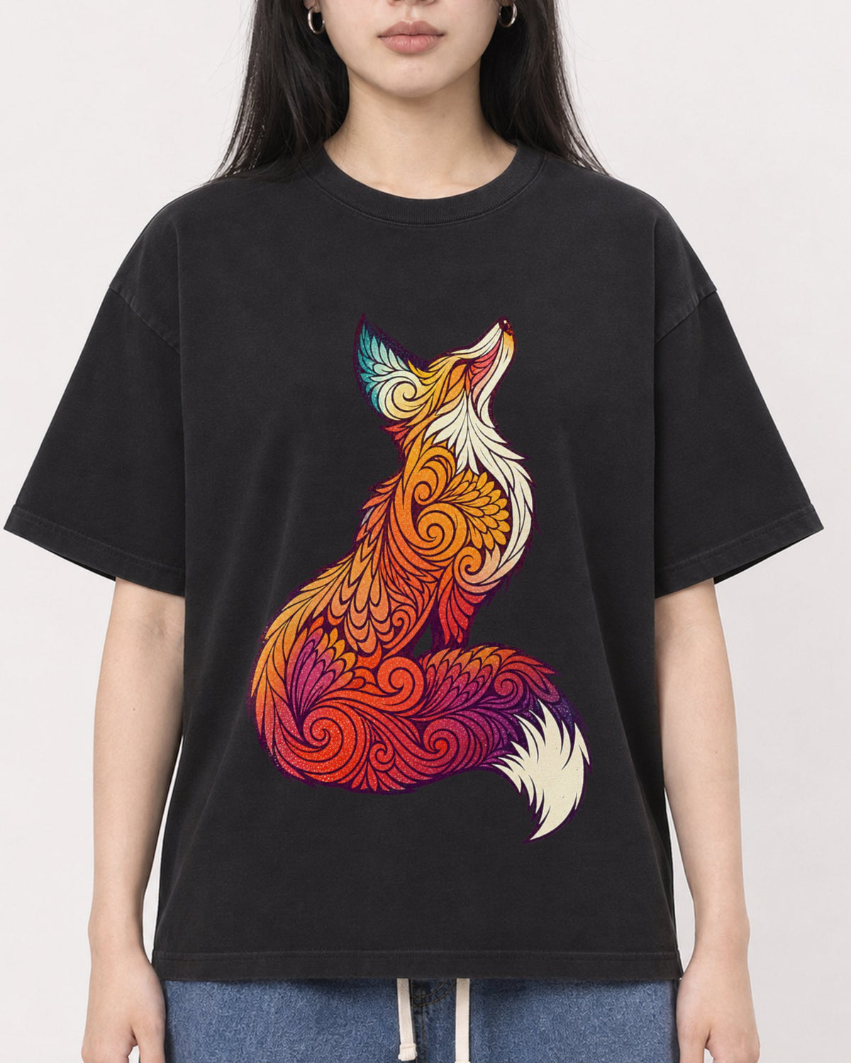 Mockup Boxy Heavyweight Tee Black female close-up 01