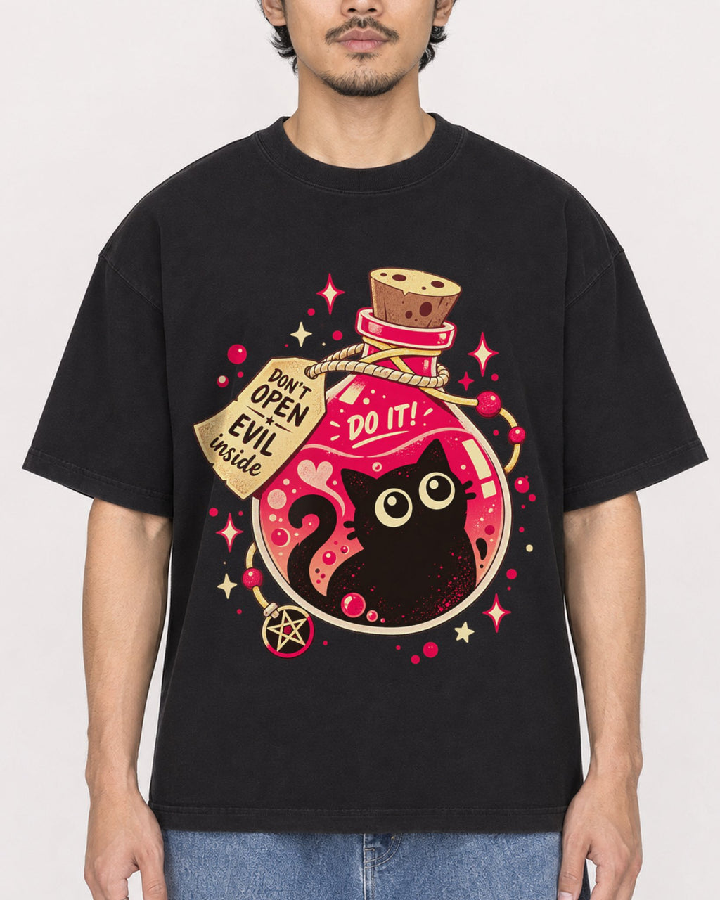 Mockup Boxy Heavyweight Tee Black male close-up 02