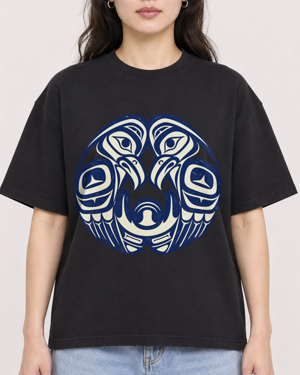 Mockup Boxy Heavyweight Tee Black female close-up 03