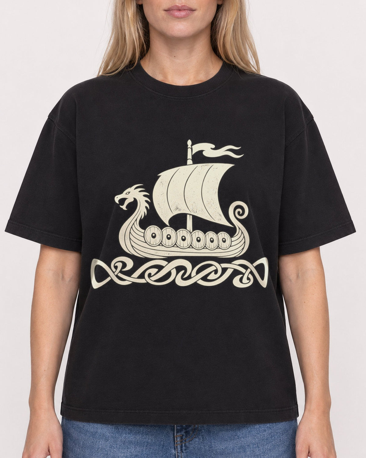 Mockup Boxy Heavyweight Tee Black female close-up 08