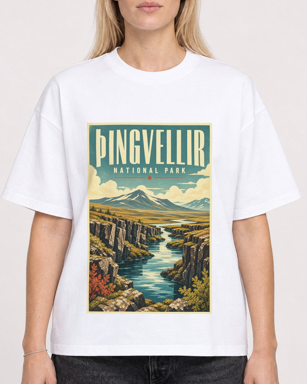 Mockup Boxy Heavyweight Tee White female close-up 08