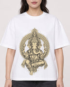 Mockup Boxy Heavyweight Tee White female close-up 03